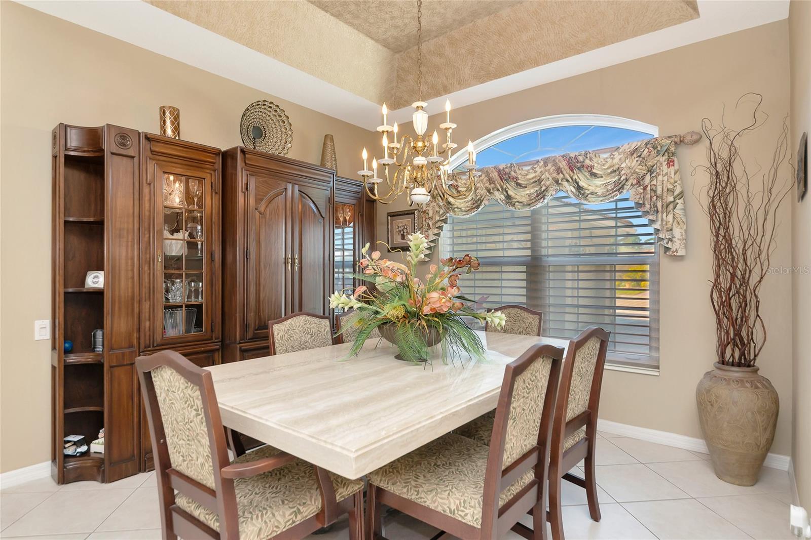 PELICAN POINTE GOLF & COUNTRY CLUB - Residential