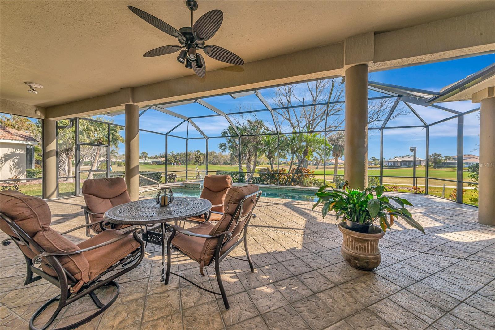 PELICAN POINTE GOLF & COUNTRY CLUB - Residential