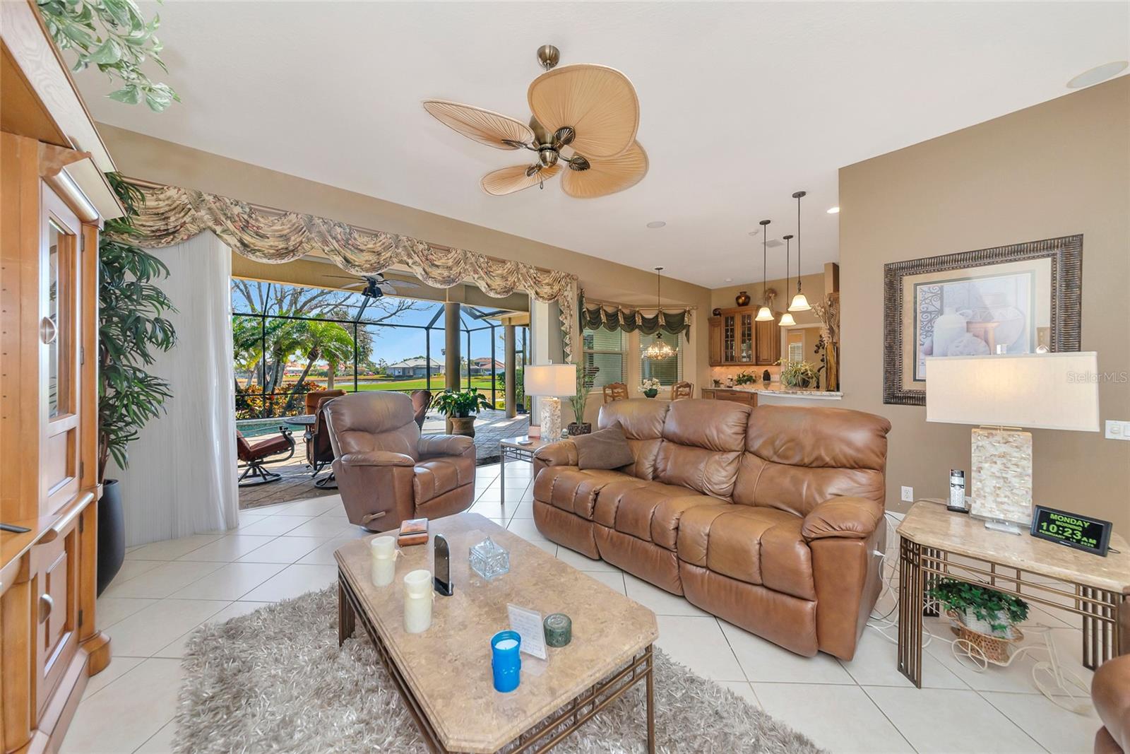 PELICAN POINTE GOLF & COUNTRY CLUB - Residential