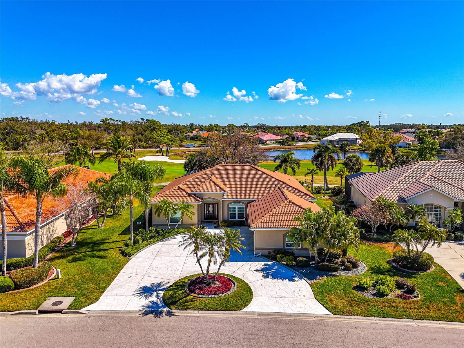 PELICAN POINTE GOLF & COUNTRY CLUB - Residential