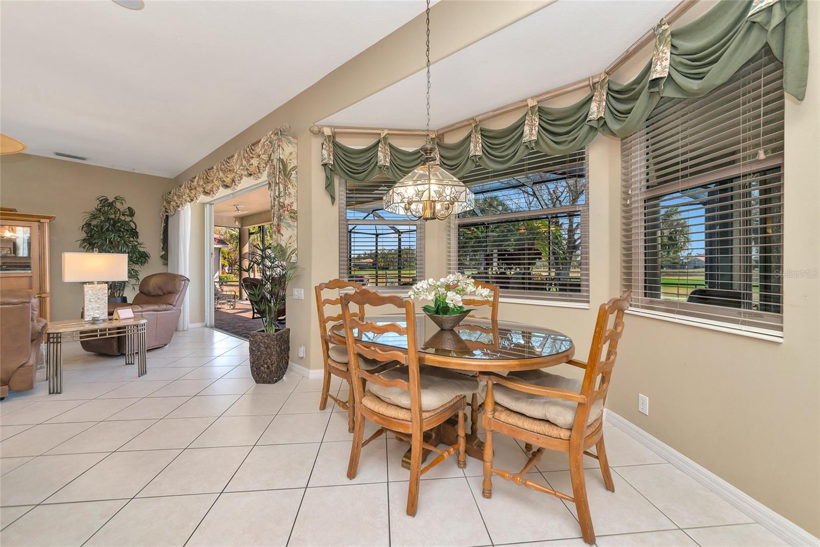 PELICAN POINTE GOLF & COUNTRY CLUB - Residential