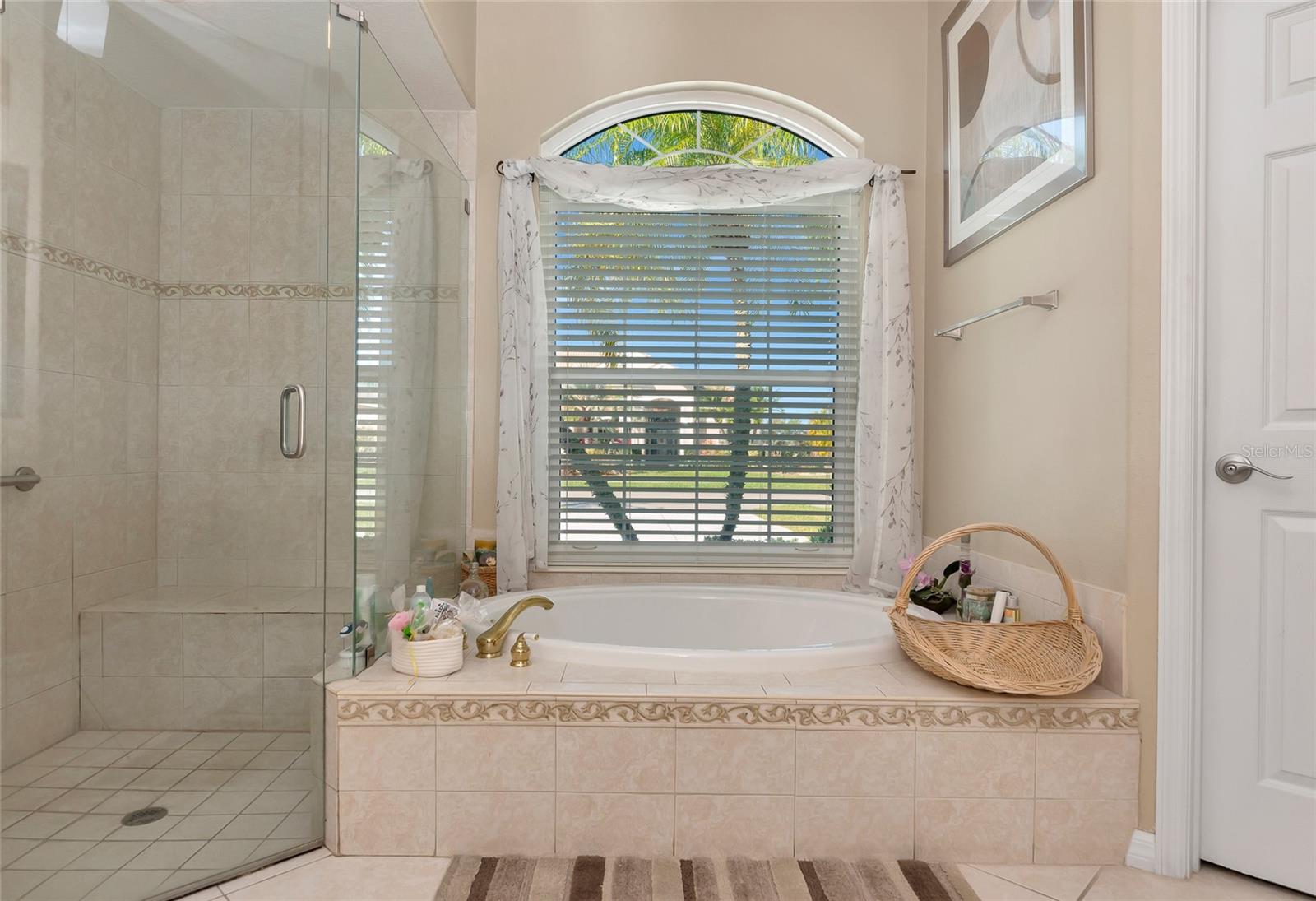 PELICAN POINTE GOLF & COUNTRY CLUB - Residential