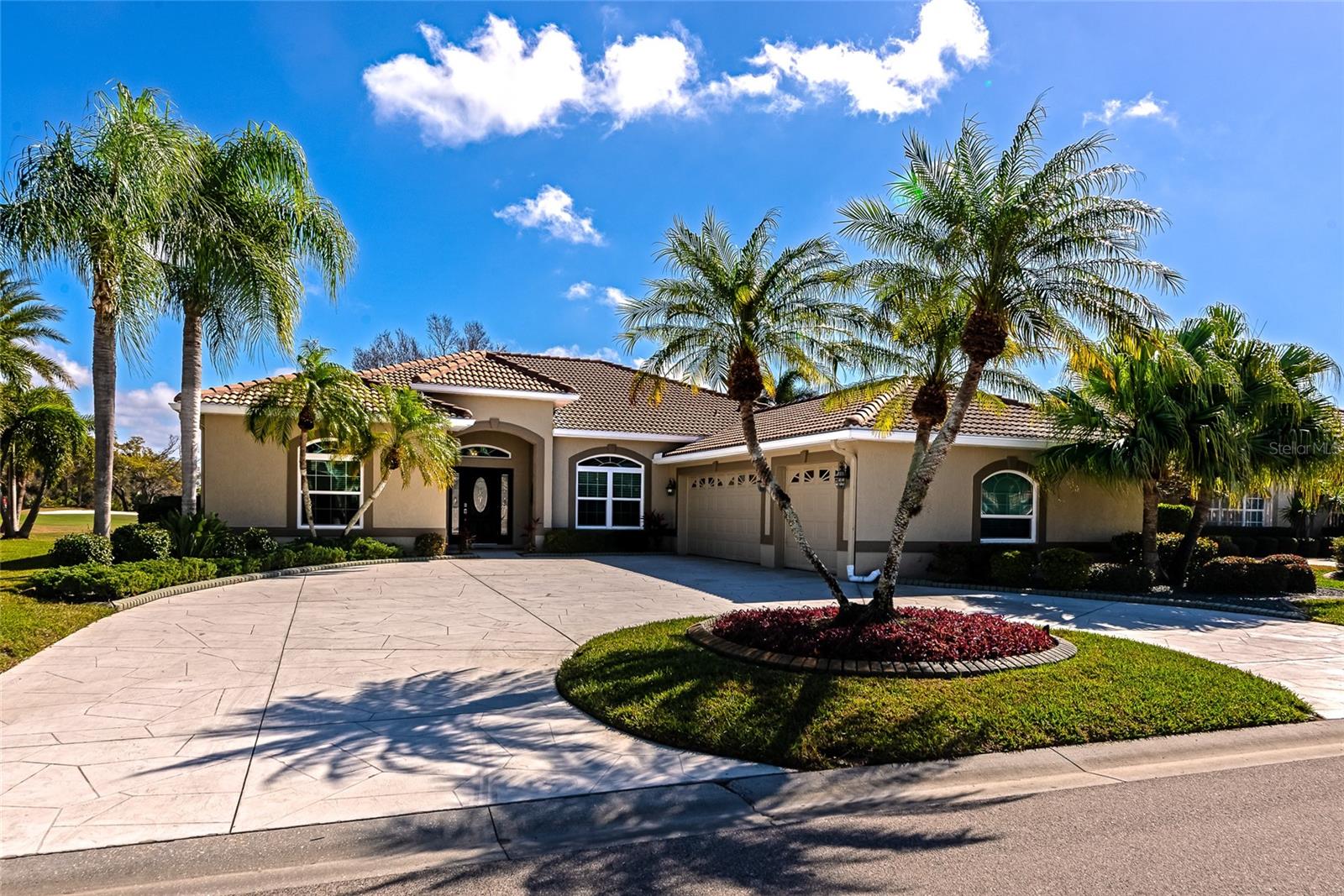 PELICAN POINTE GOLF & COUNTRY CLUB - Residential