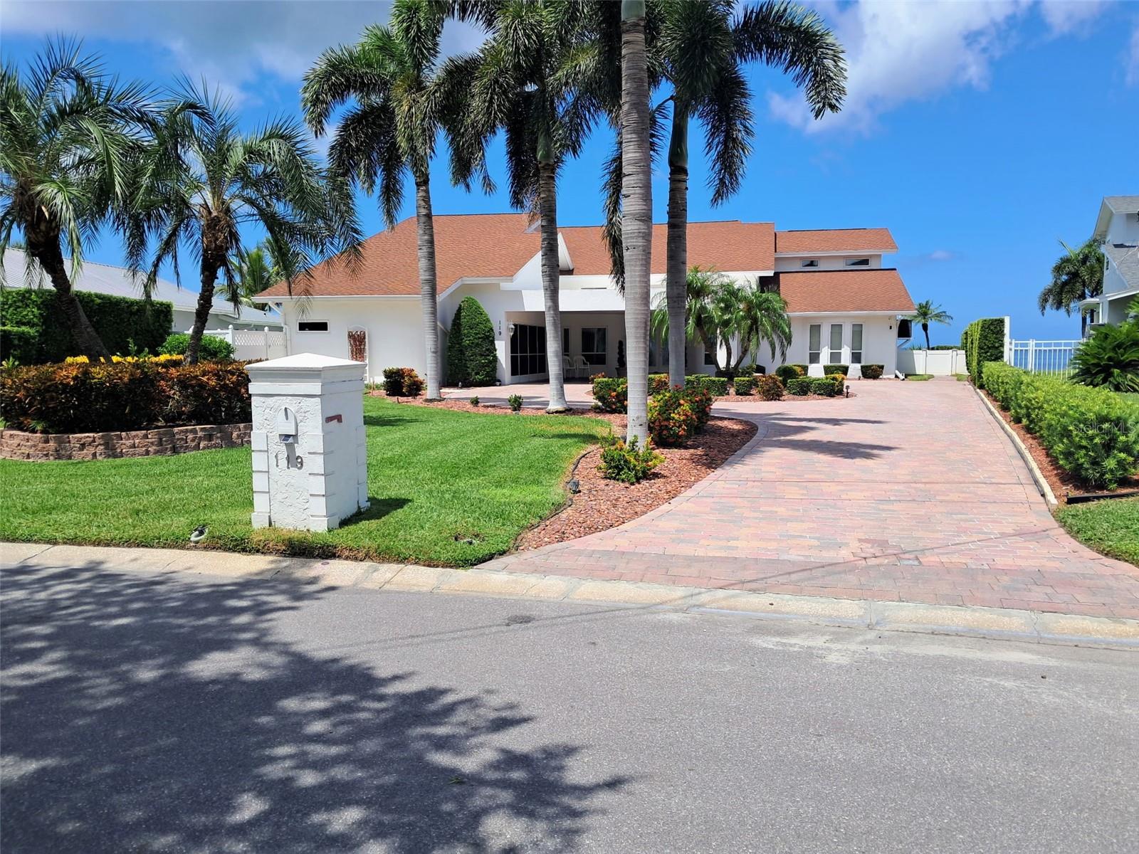 119 CARLYLE CIRCLE