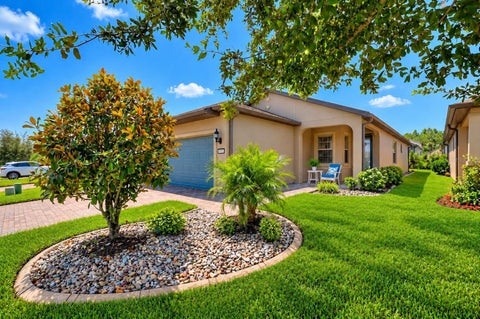 Photo of 1032 Salamanca Place, Davenport, FL 33837 (MLS # S5158924)