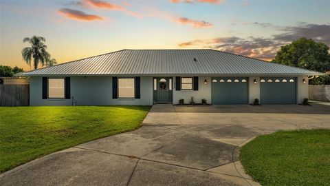 A home in AUBURNDALE