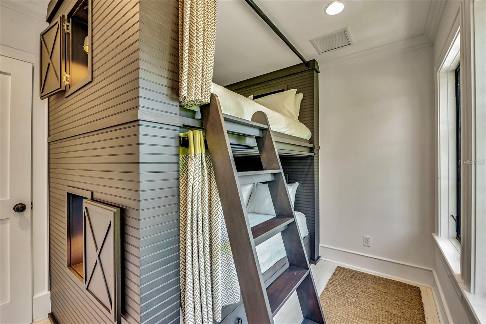 BANYAN TREE ESTATES III - Residential