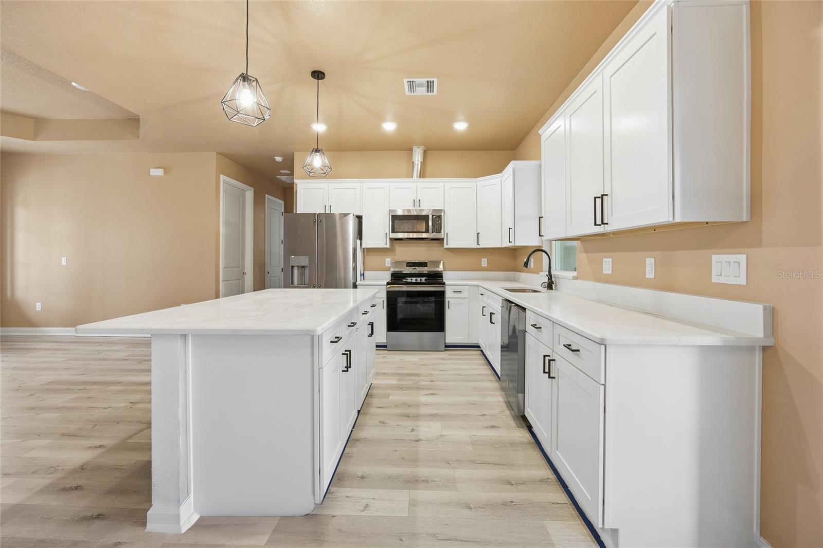 SILVER SPGS SHORES UN 28 - Residential