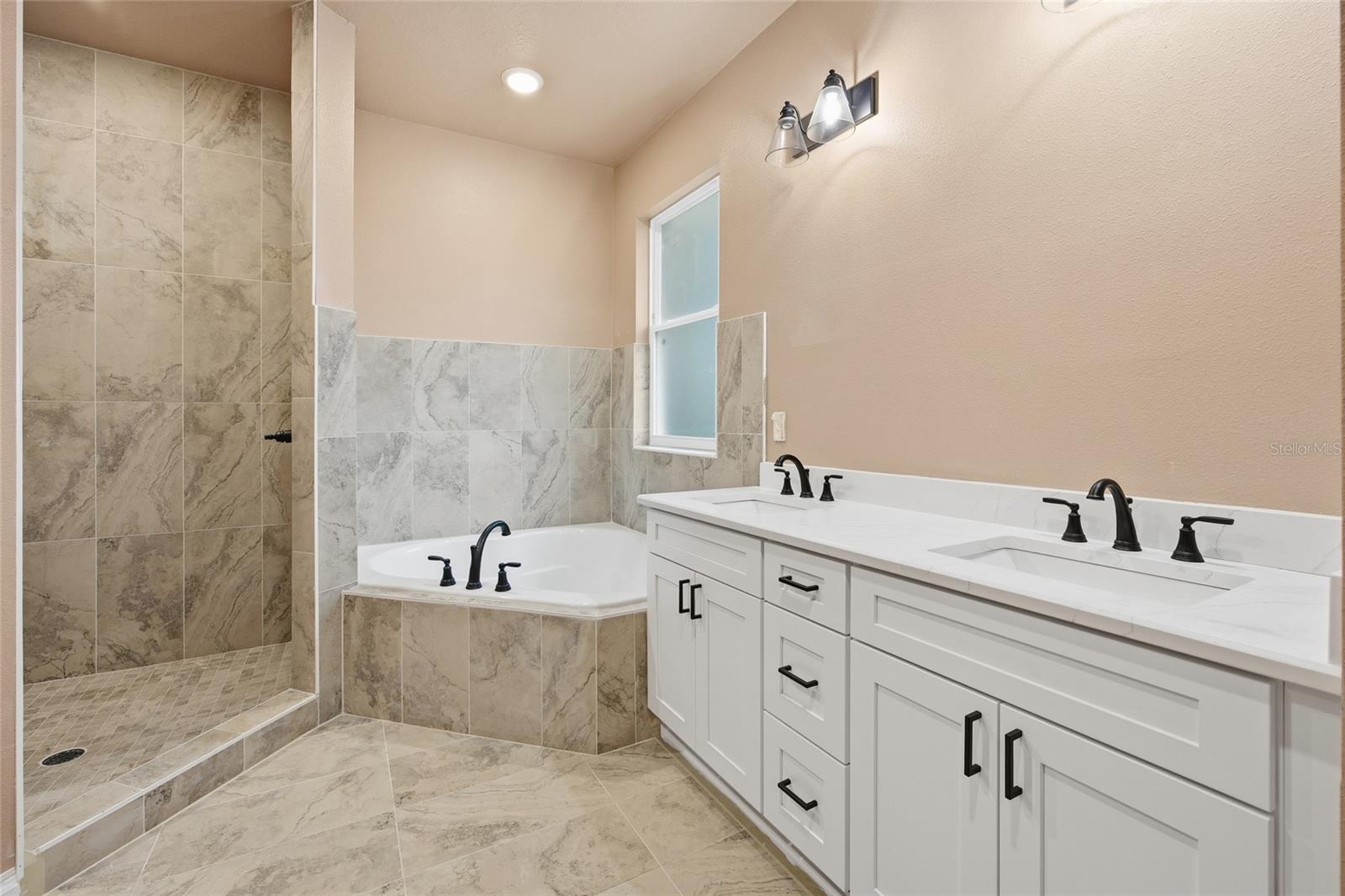 SILVER SPGS SHORES UN 28 - Residential