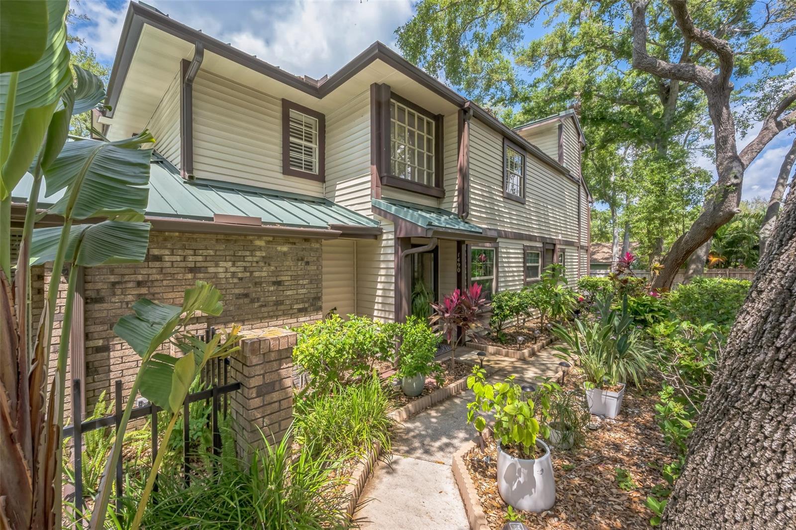 1490 MAHOGANY LANE 706
