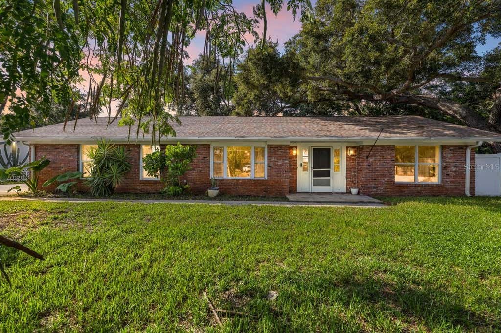 Photo of 13589 101st Terrace, Seminole, FL 33776 (MLS # TB8536097)