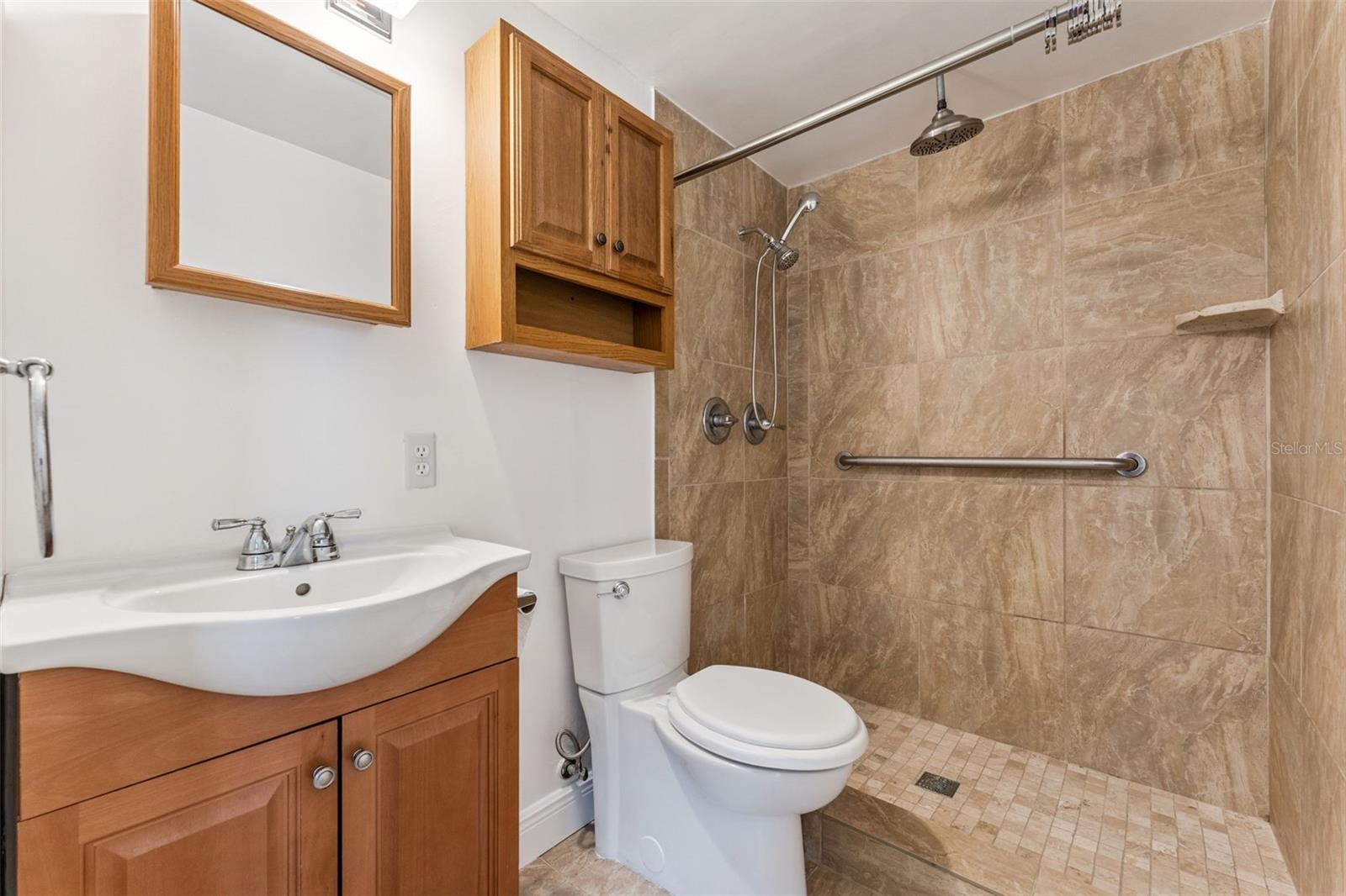 ORLANDO IMPROV CO 02 - Residential