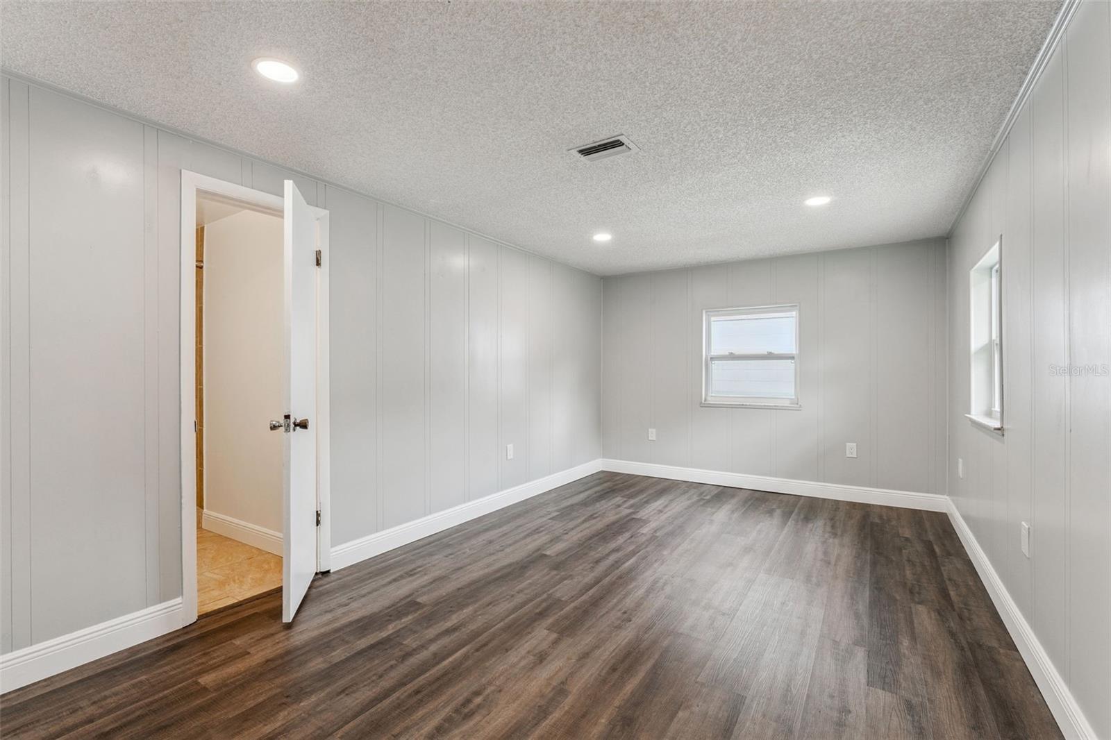 ORLANDO IMPROV CO 02 - Residential