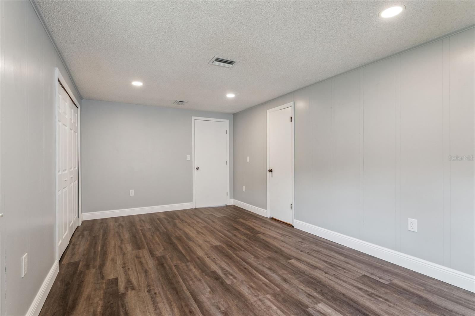 ORLANDO IMPROV CO 02 - Residential