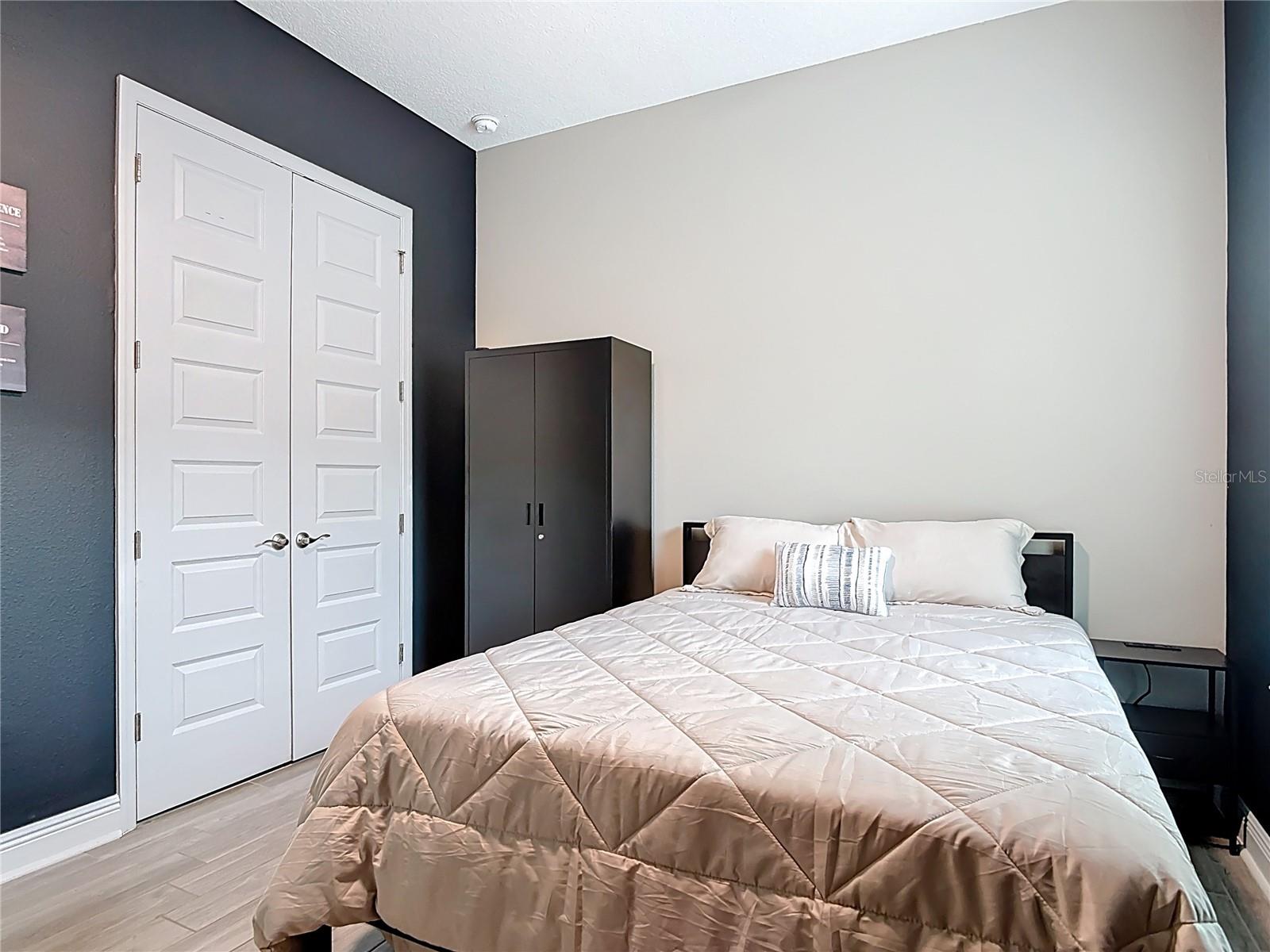 HUNTINGTON DOWNS - Residential