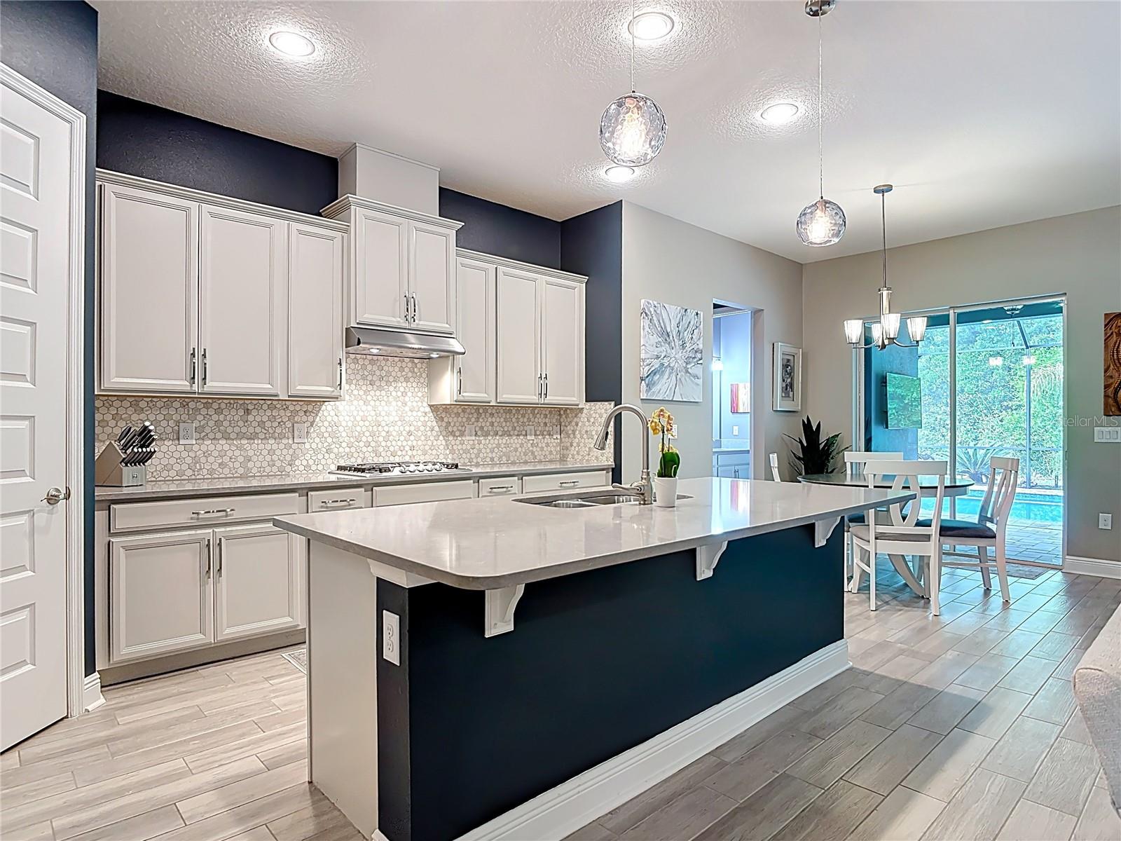 HUNTINGTON DOWNS - Residential