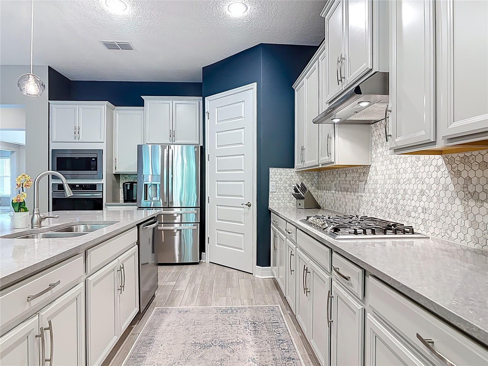 HUNTINGTON DOWNS - Residential