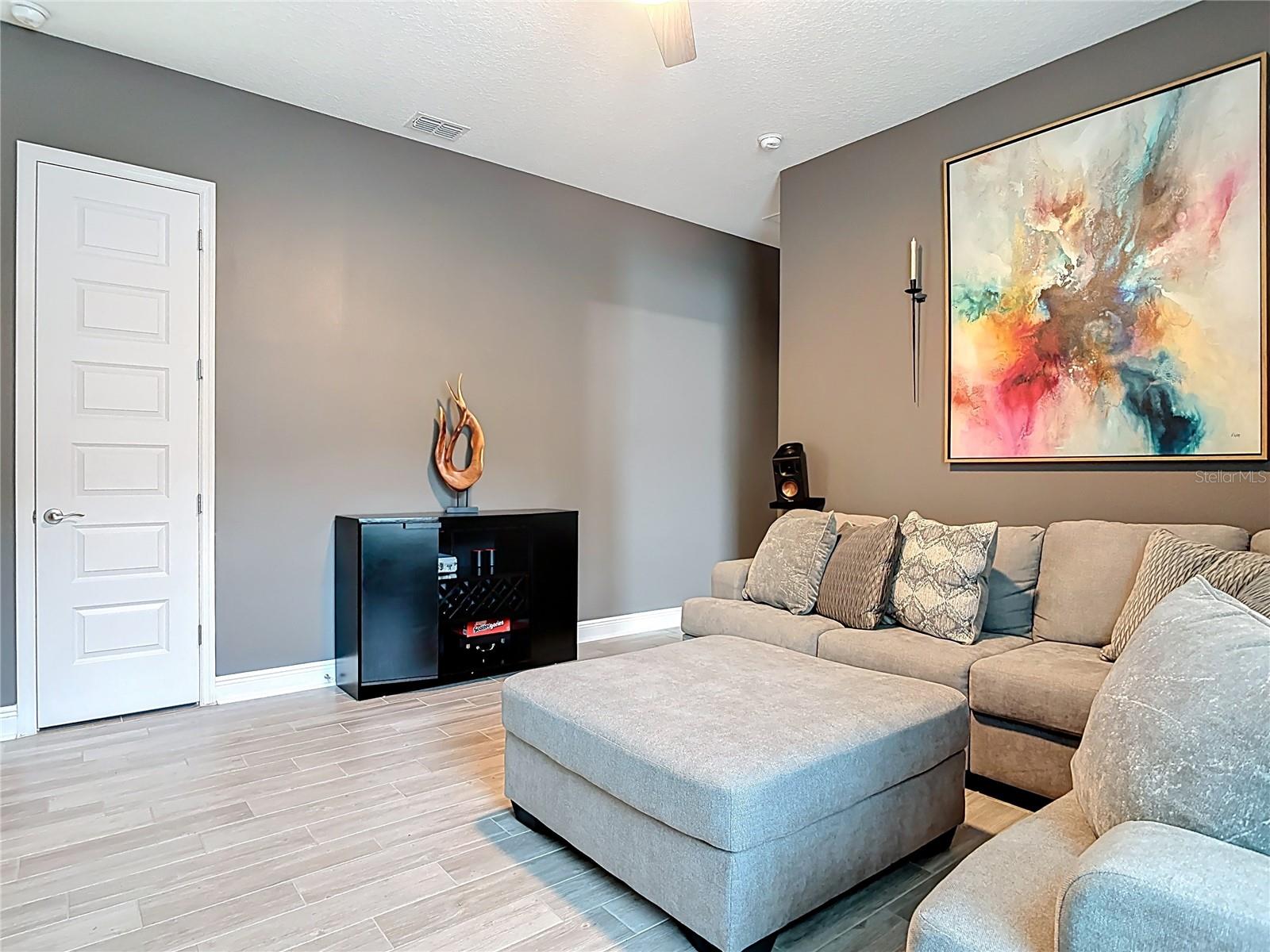 HUNTINGTON DOWNS - Residential