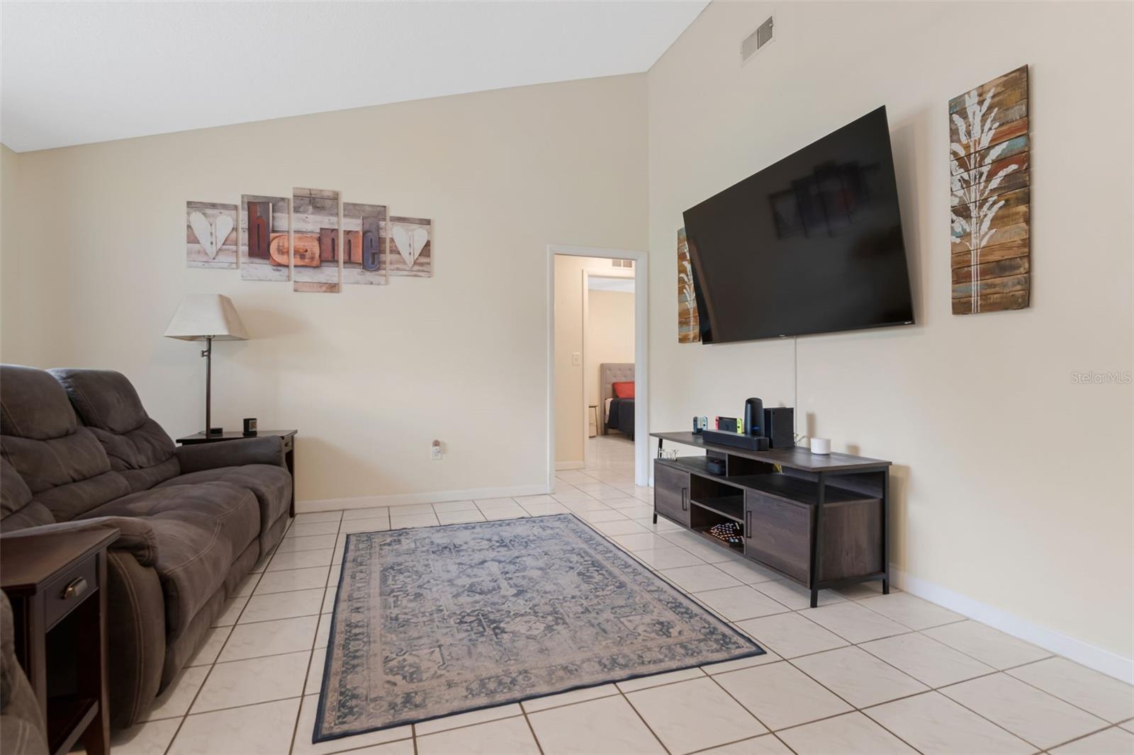 2158 BEVERLY LN