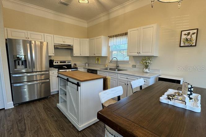 VIKING MANOR - Residential