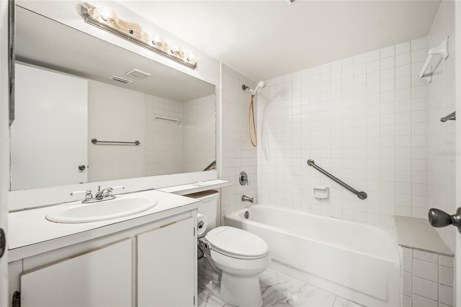 PINE RIDGE CLUB VILLAGE 1 PH 2 A CONDO BLDG 17 - Residential