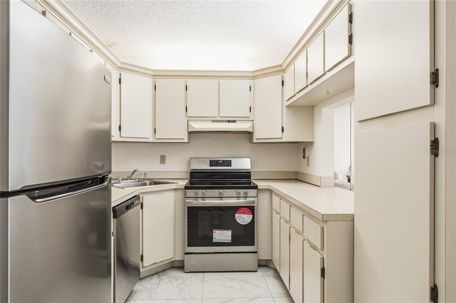 PINE RIDGE CLUB VILLAGE 1 PH 2 A CONDO BLDG 17 - Residential