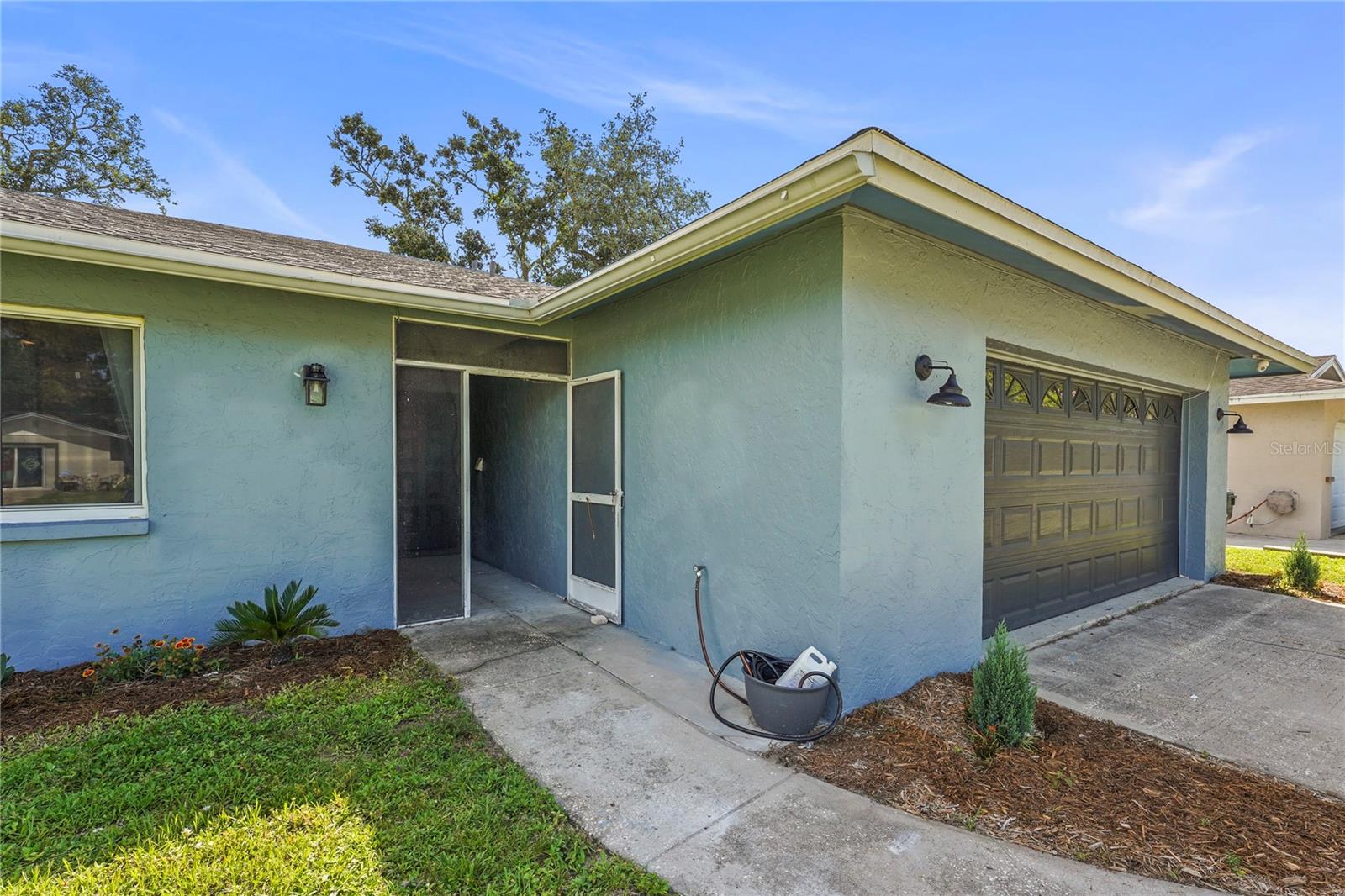 5537 ROLLINGWOOD DRIVE