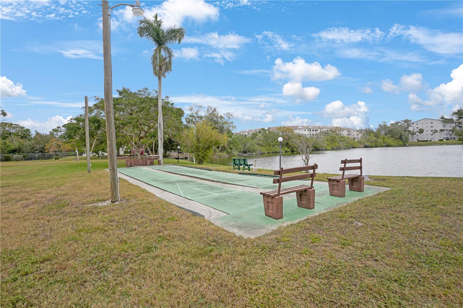 BAYSHORE ON THE LAKE APTS II SEC 3 - Residential