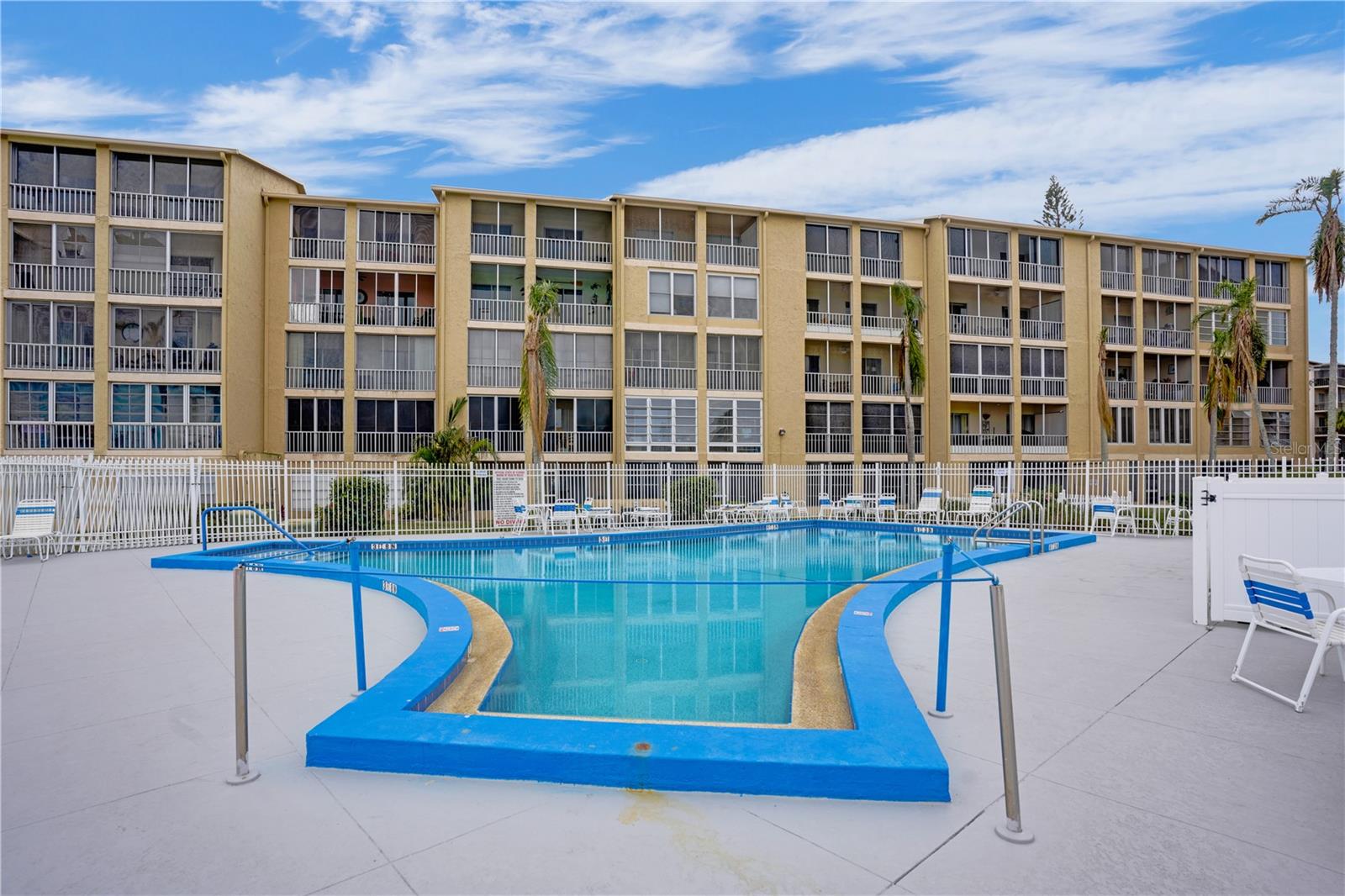 BAYSHORE ON THE LAKE APTS II SEC 3 - Residential