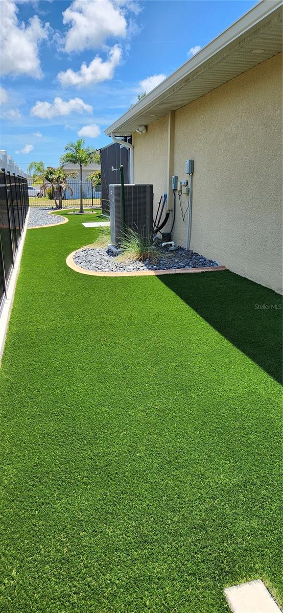 ROTONDA LAKES - Residential
