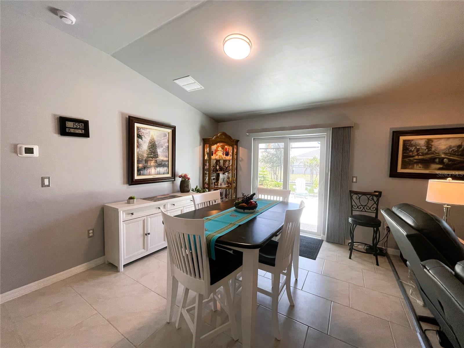 ROTONDA LAKES - Residential