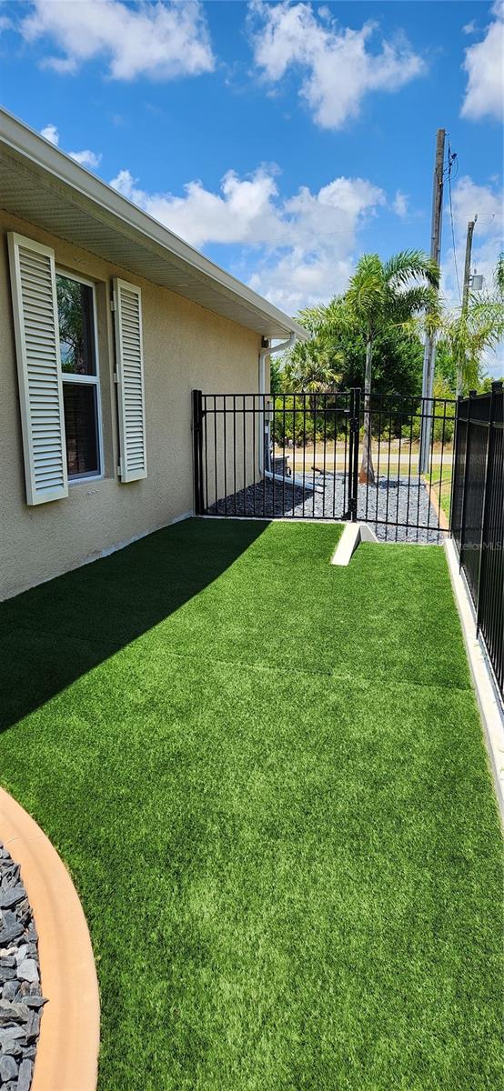 ROTONDA LAKES - Residential