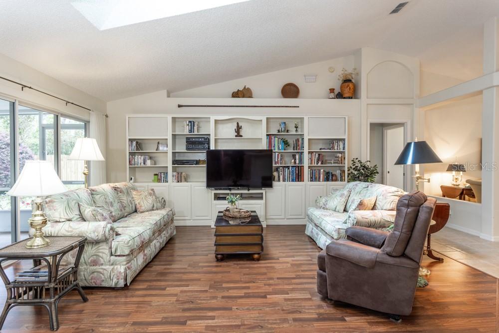 PINE LAKES - Residential