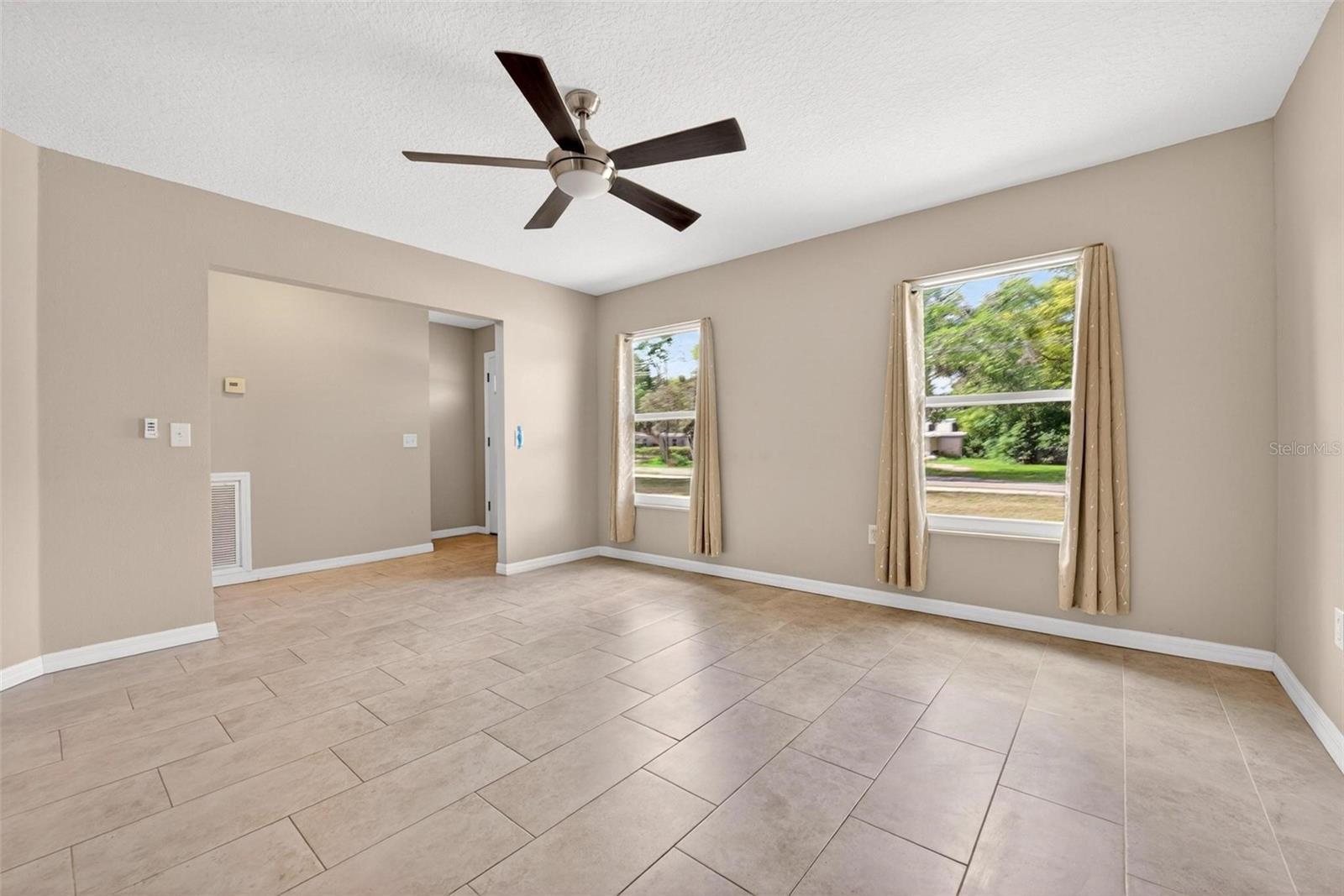 QUEENS MIRROR 3RD ADD TO CASSELBERRY - Residential