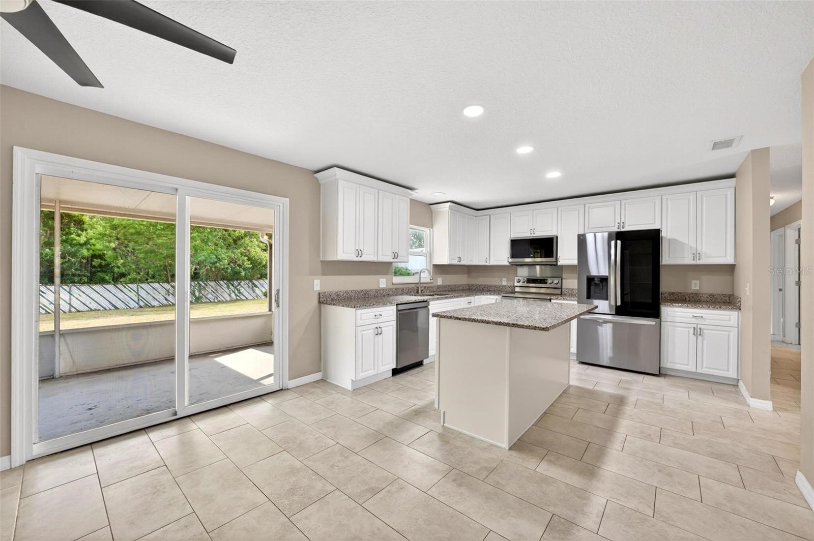QUEENS MIRROR 3RD ADD TO CASSELBERRY - Residential