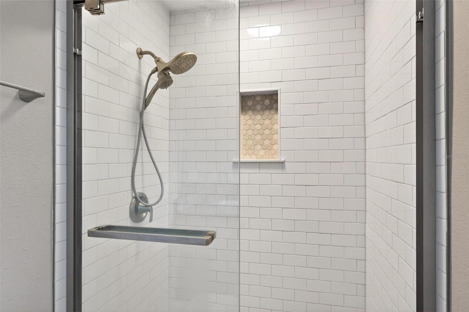 QUEENS MIRROR 3RD ADD TO CASSELBERRY - Residential