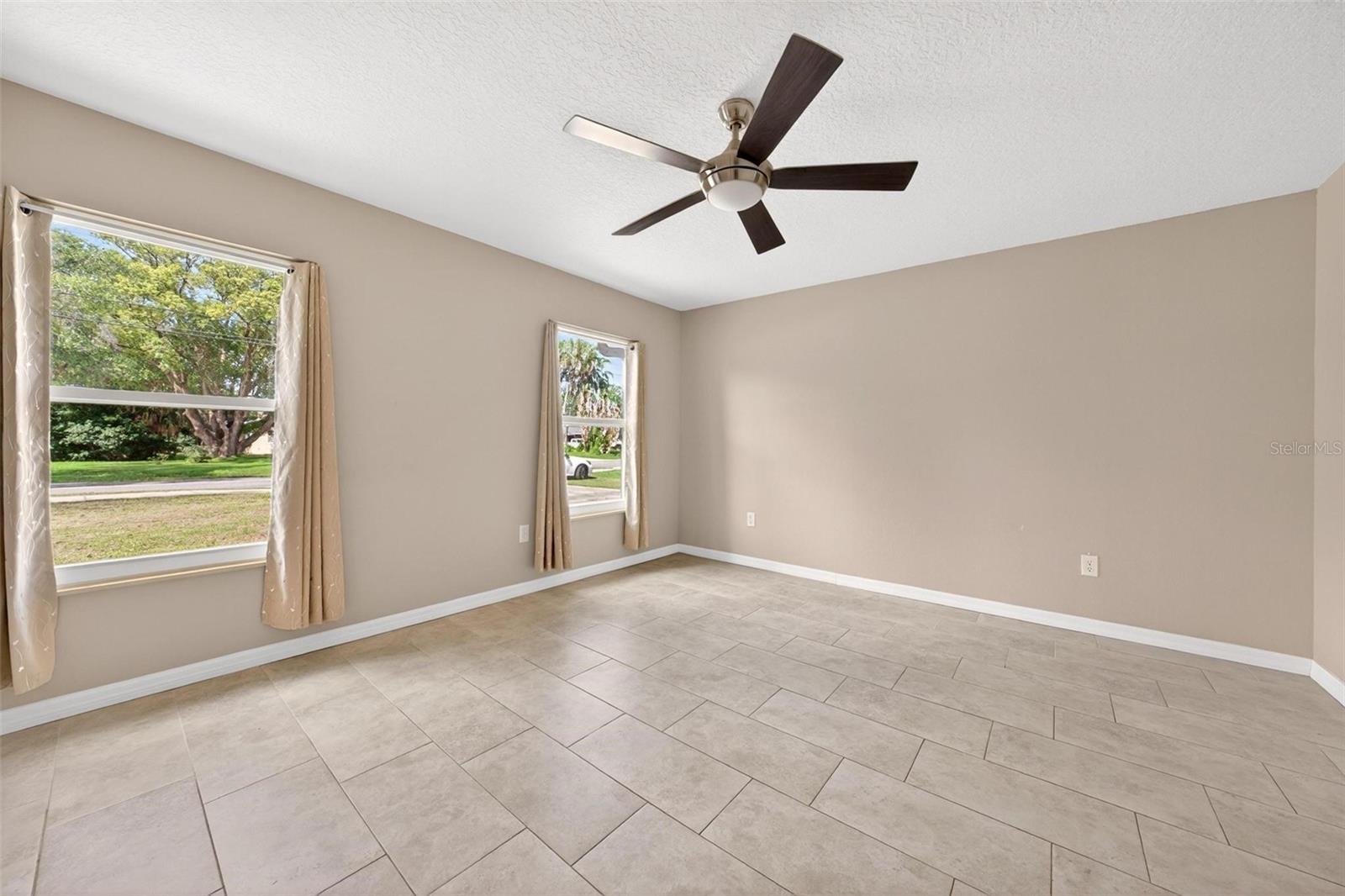 QUEENS MIRROR 3RD ADD TO CASSELBERRY - Residential