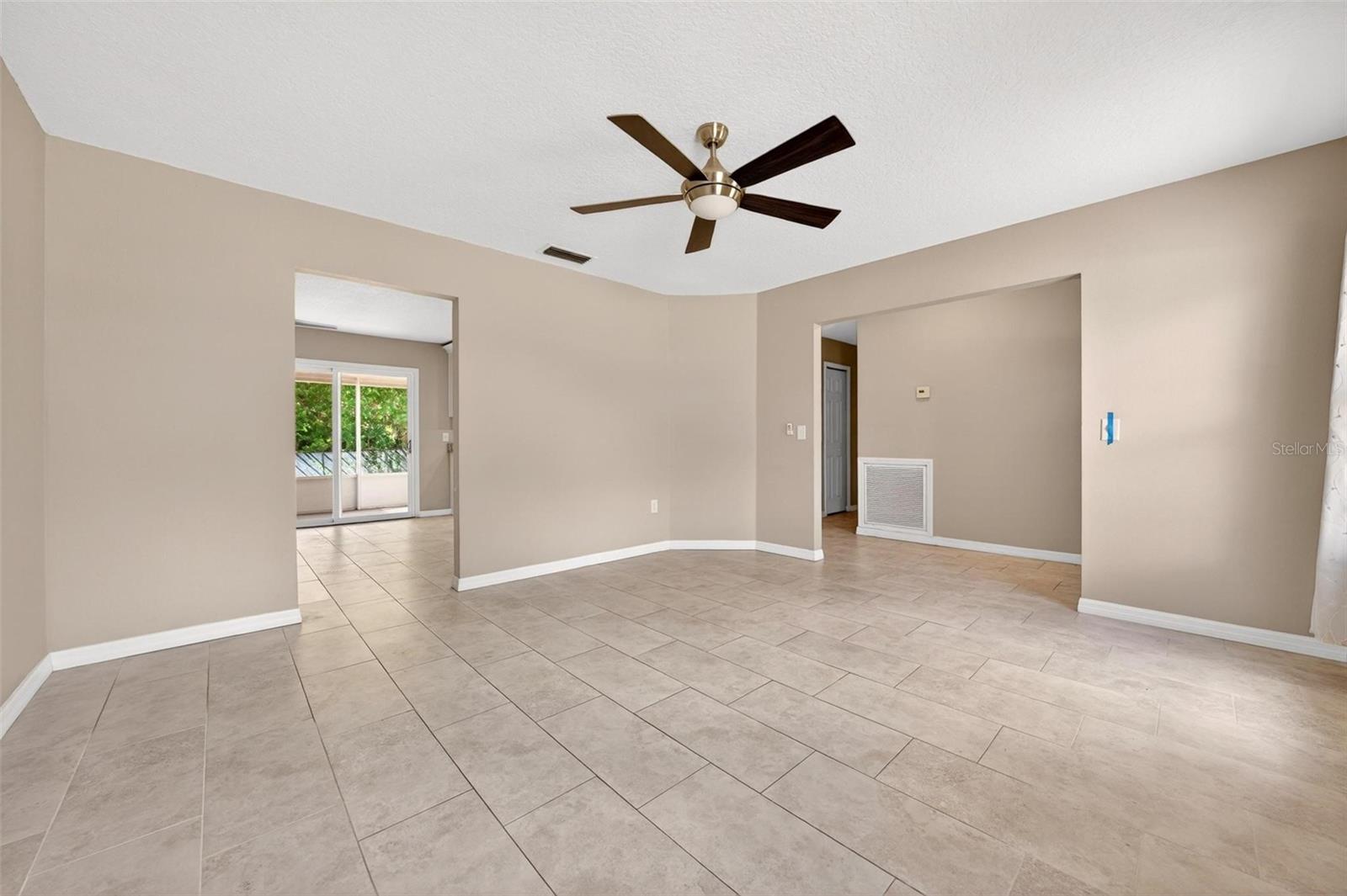 QUEENS MIRROR 3RD ADD TO CASSELBERRY - Residential