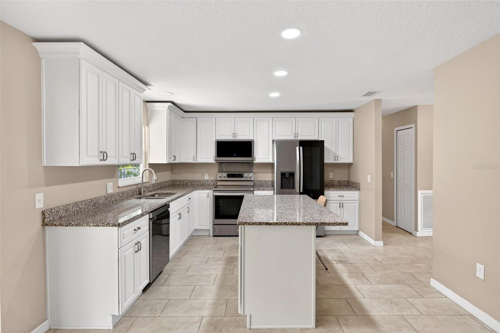 QUEENS MIRROR 3RD ADD TO CASSELBERRY - Residential