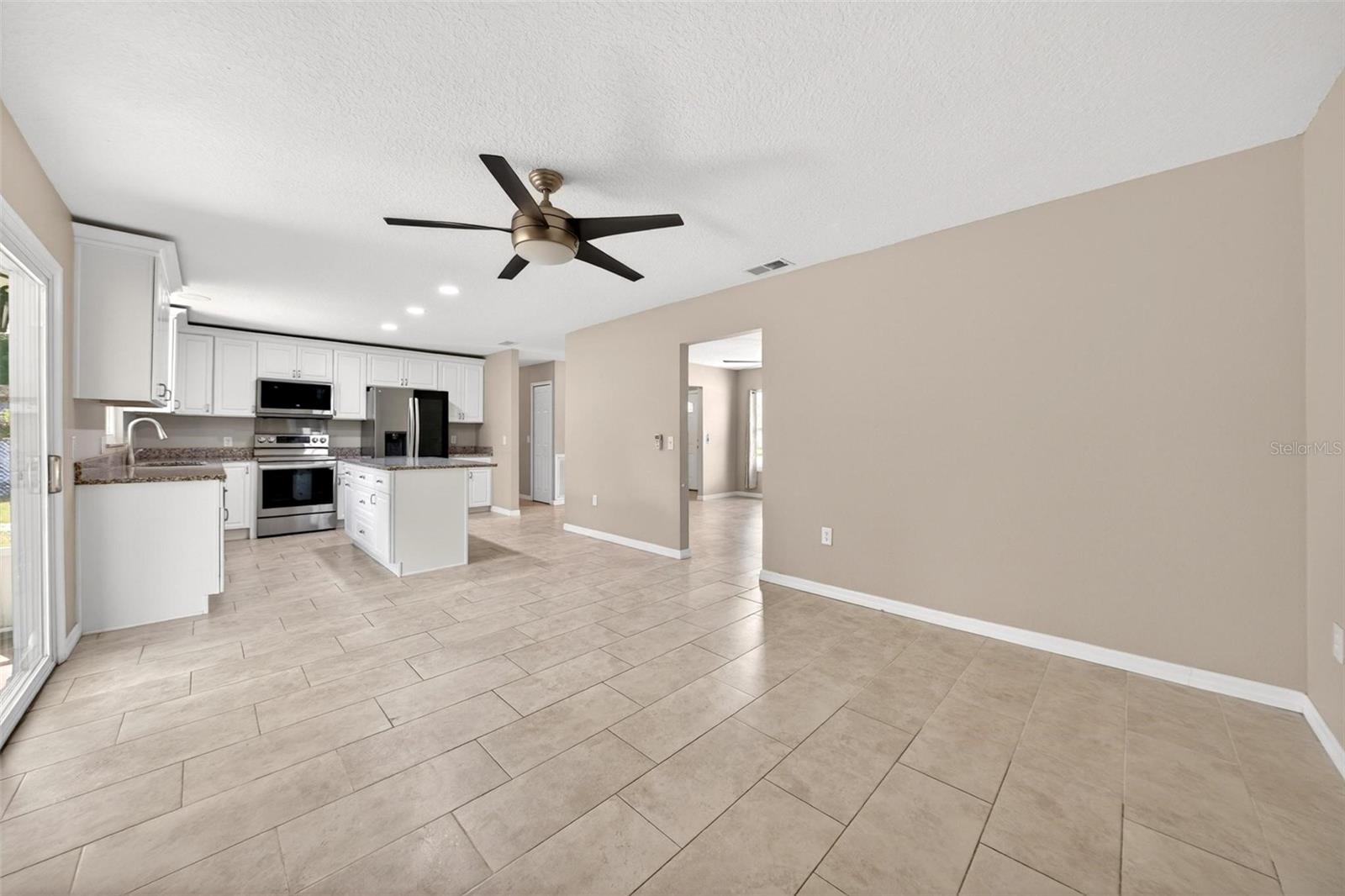 QUEENS MIRROR 3RD ADD TO CASSELBERRY - Residential