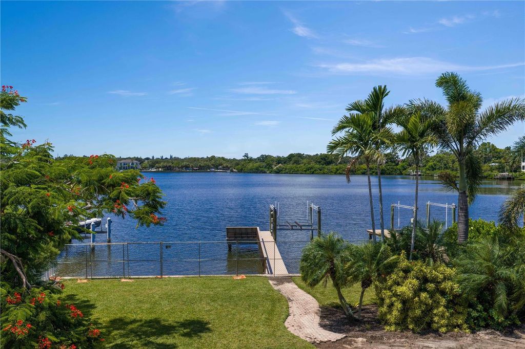 Photo of 1344 Monterey Boulevard NE, St Petersburg, FL 33704 (MLS # TB8425839)