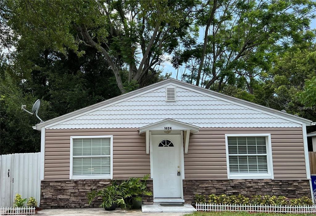 Photo of 1624 Delaware Avenue, Saint Cloud, FL 34769 (MLS # S5141301)