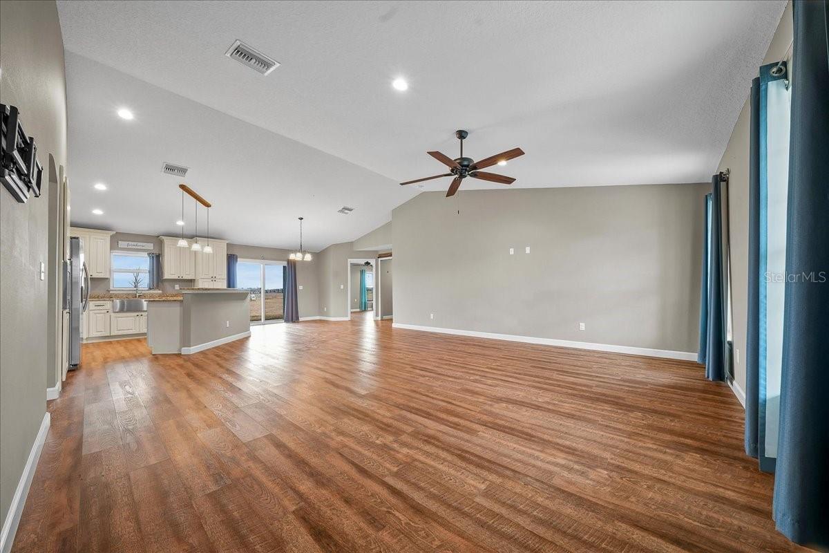 COUNTRY MILE FARMS - Residential