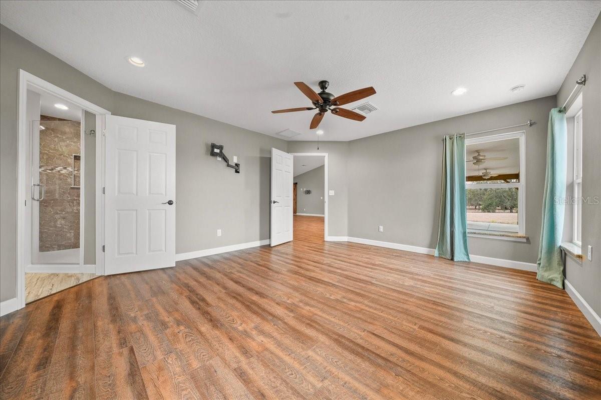 COUNTRY MILE FARMS - Residential