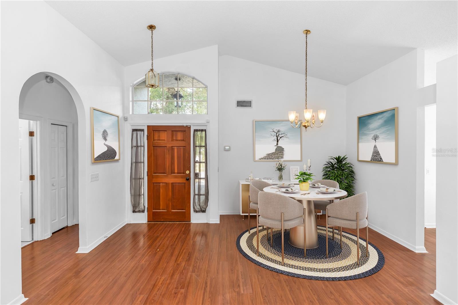 976 ROYAL OAKS DRIVE