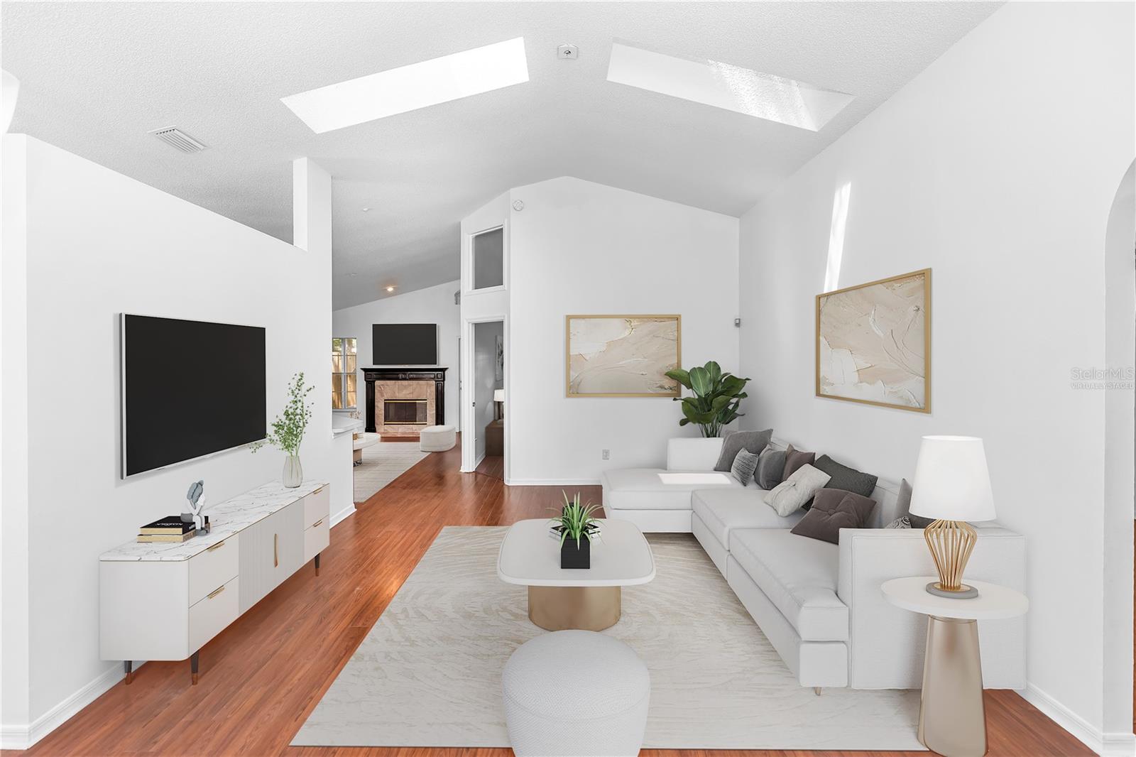 976 ROYAL OAKS DRIVE