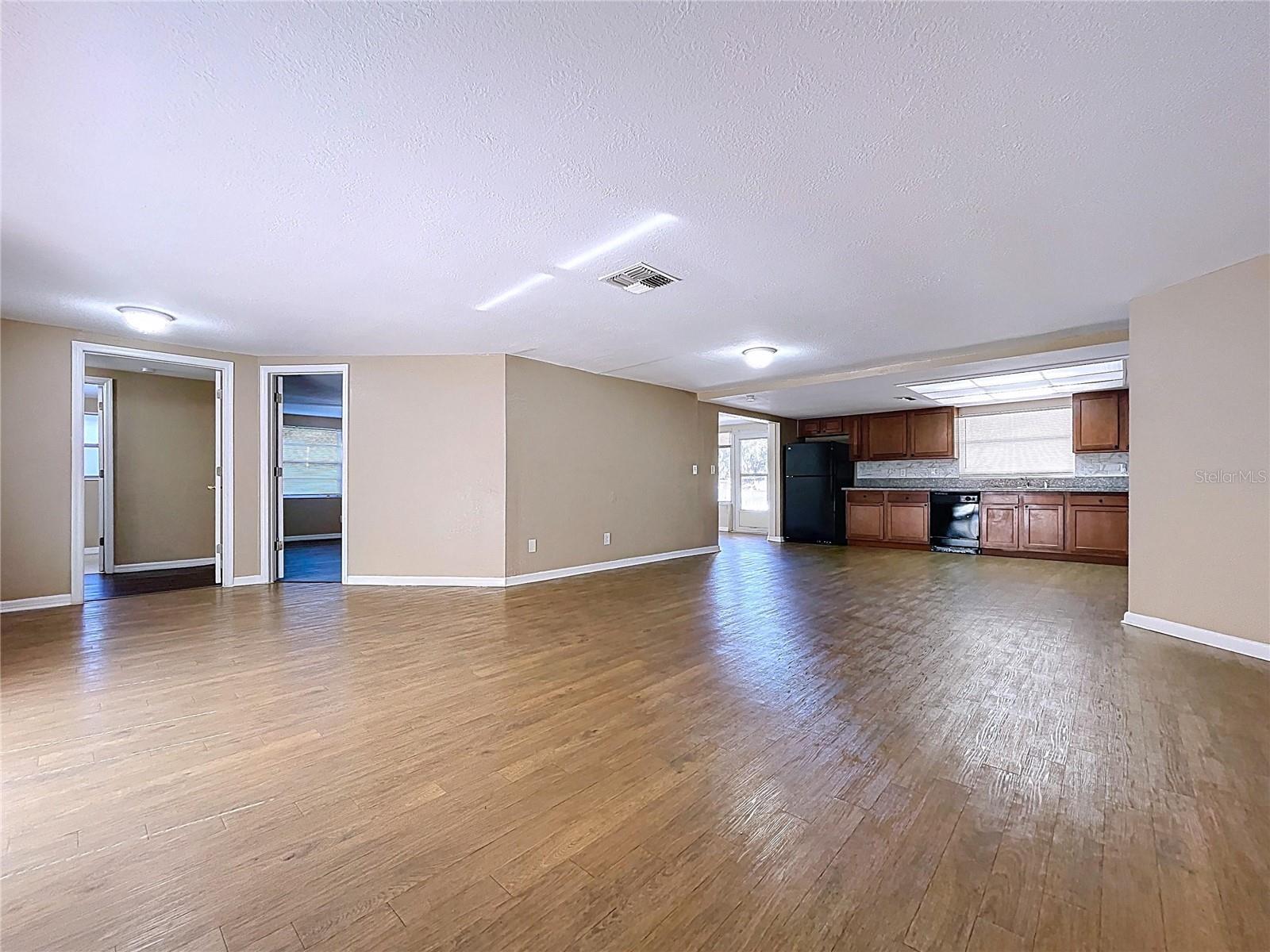 EMBASSY HILLS - Residential