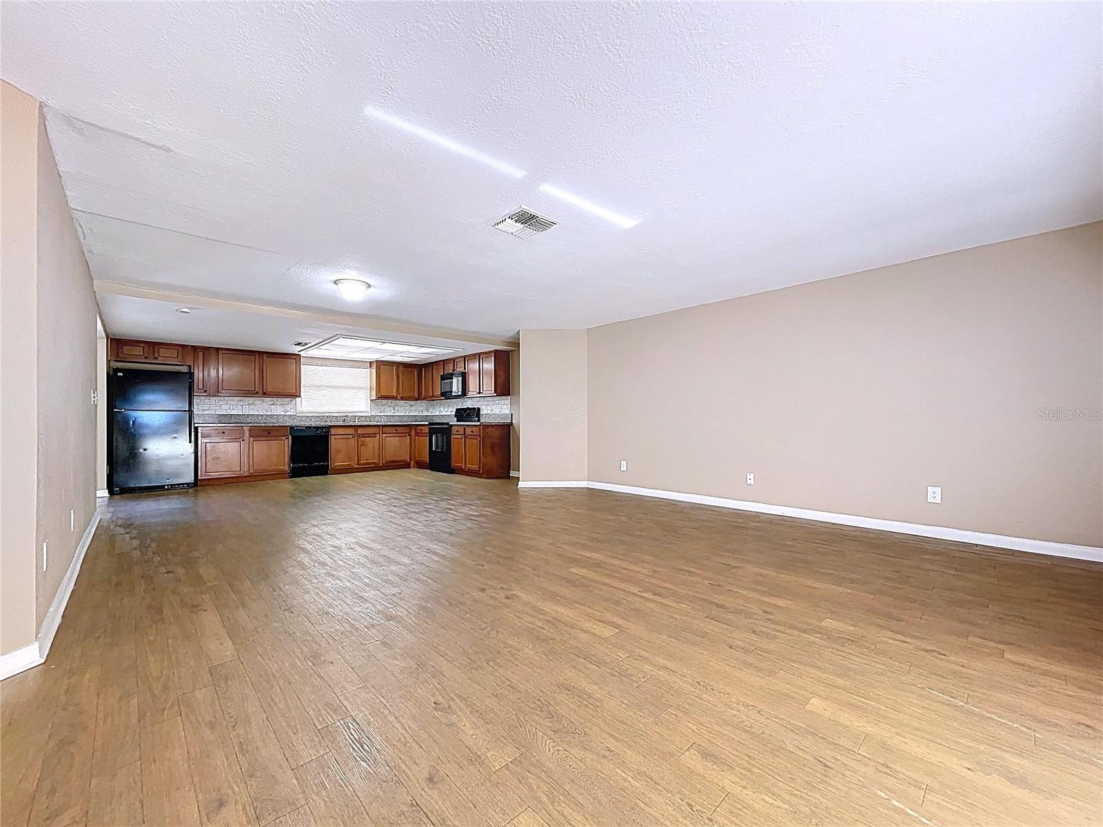 EMBASSY HILLS - Residential