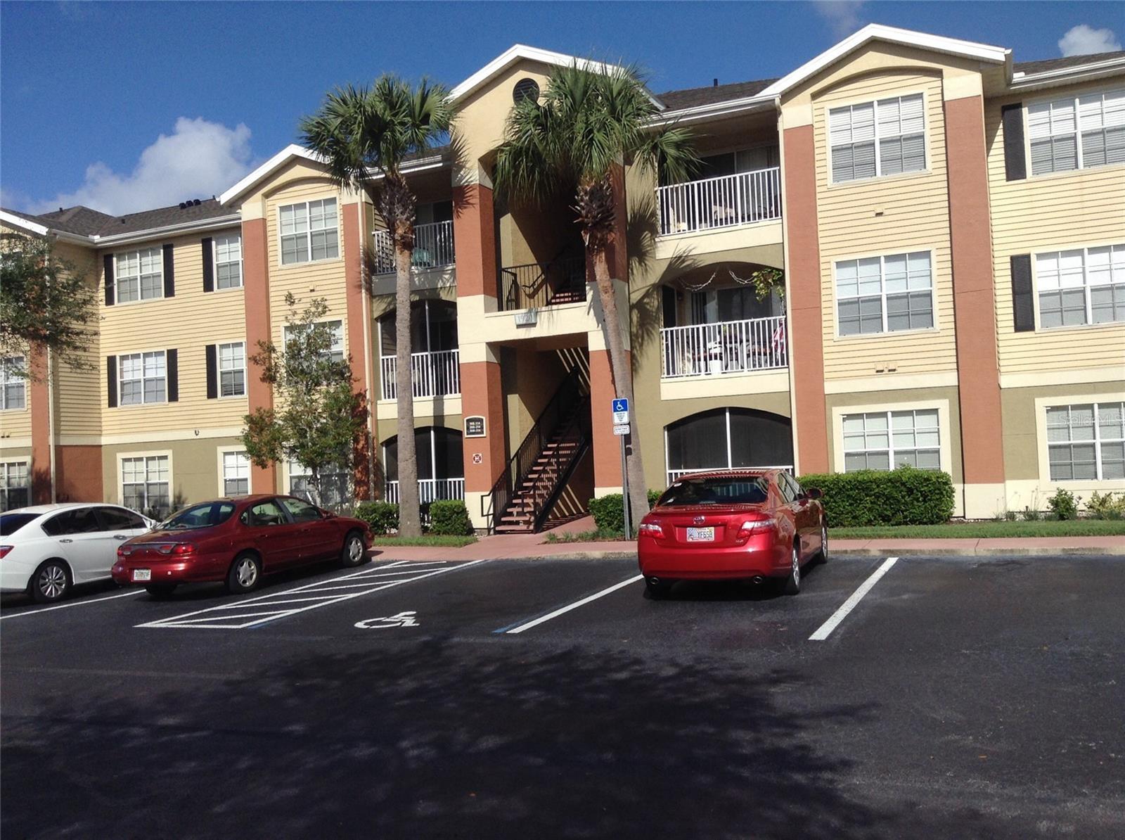 Nice 2/1 condo conveniently located to 417, close to UCF, Full Sail & Oviedo Mall. Cute dining area, walk in closets in both bedrooms and water included. The Villas at Lakeside community offers a large in-ground swimming pool, gym, tennis court and playground. The interiors are freshly painted, new dishwasher, brand new AC unit.
MOVE-IN SPECIAL: Holiday Savings Start Now! Move in this month and get $300 off December rent!
Applications will ONLY be processed if you have viewed the inside of the home, submitted all applications and dropped off a holding deposit. We will hold the property for the first application and deposit received.