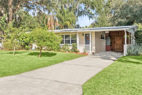 Photo of 3911 Waterfront Parkway, Orlando, FL 32806 (MLS # O6359350)